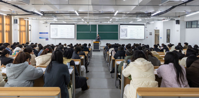 北京大學(xué)初明教授應(yīng)邀到安徽醫(yī)科大學(xué)臨床醫(yī)學(xué)院開展示范課教學(xué)